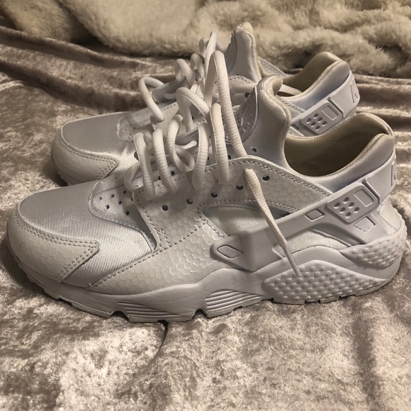 Nike Shoes - Nike Huaraches Nike Shoes - Nike Huaraches